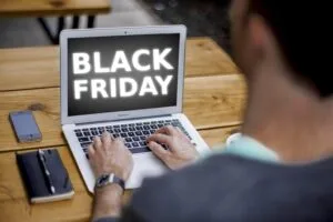 Pandemia de coronavirus și Black Friday 2020: Cum a fost afectat cel mai așteptat eveniment de cumpărături al anului